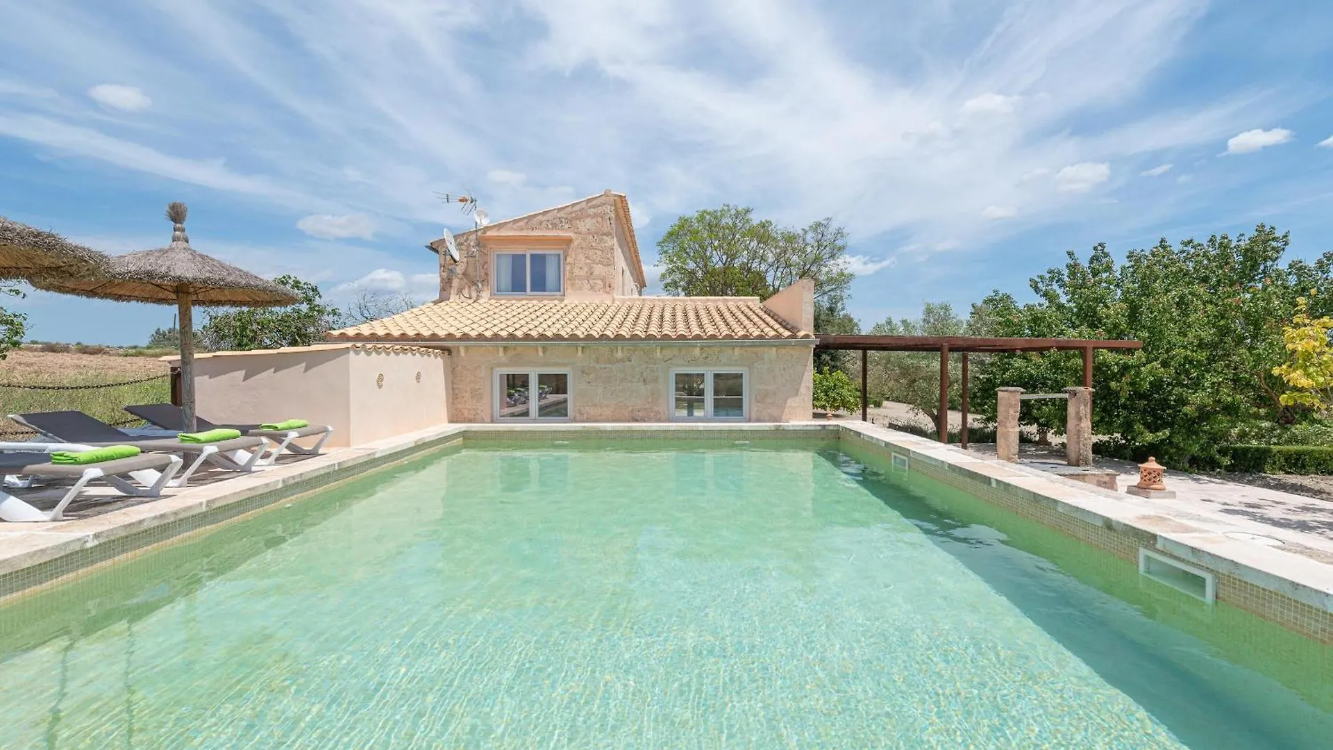 Vila Secretari Montuïri 0*,